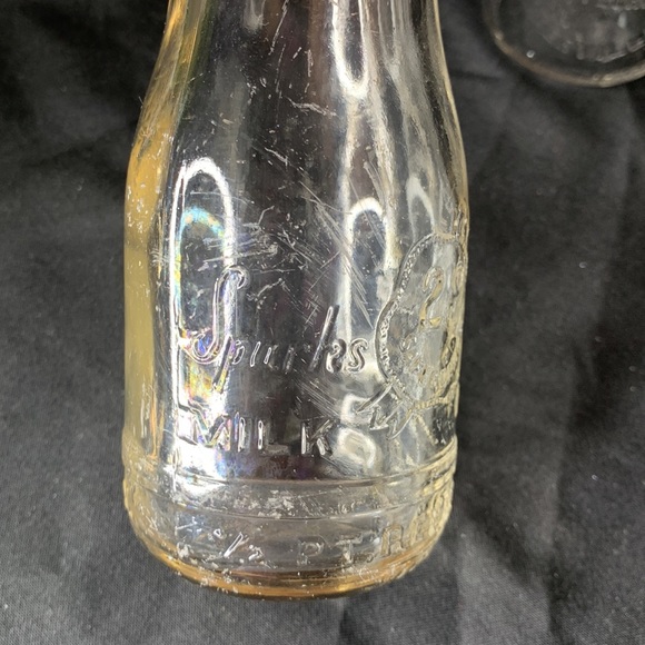 Set of 2 vintage / antique embossed 1/2 pint glass milk bottles - Picture 5 of 10
